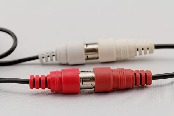 Audio rca-kabel op een witte achtergrond — Stockfoto