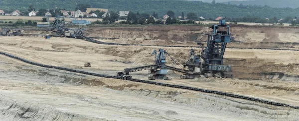 Miniera di carbone in un pozzo aperto — Foto Stock