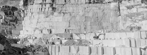 Carrière de marbre blanc Thassos en bw — Photo