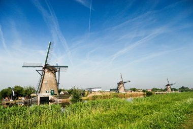 tipik yel değirmenleri Hollanda