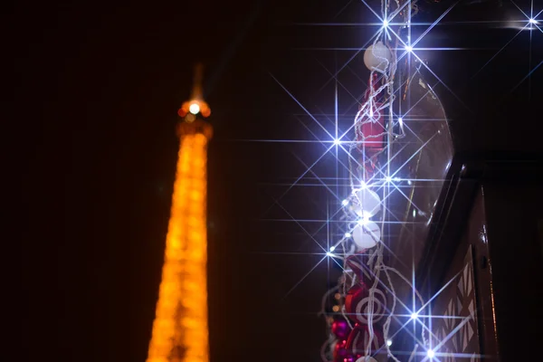 Eiffelturm und Weihnachtsbeleuchtung — Stockfoto