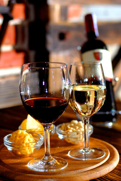 красное и белое вино