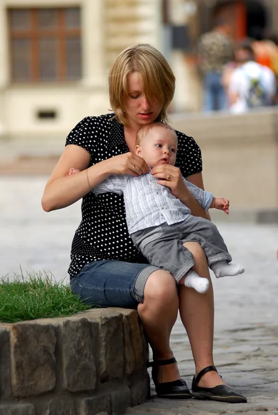 Woman and child — Stock Photo, Image