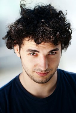 Genç adam.