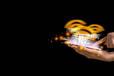 Kadınların elleri birbirine dokunur ve bastırır. Günlük hayatta kolaylık sağlamak için kablosuz internet teknolojisine bağlan. kablosuz internet kavramı ücretsiz kablosuz ağ sinyali verir