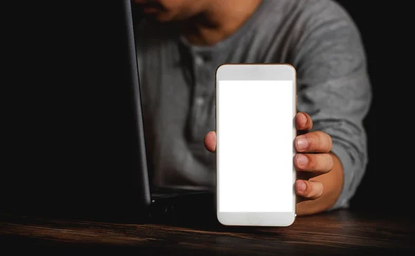 Uomo Possesso Uno Smartphone Con Sfondo Bianco Rappresenta Nuovo Concetto — Foto Stock