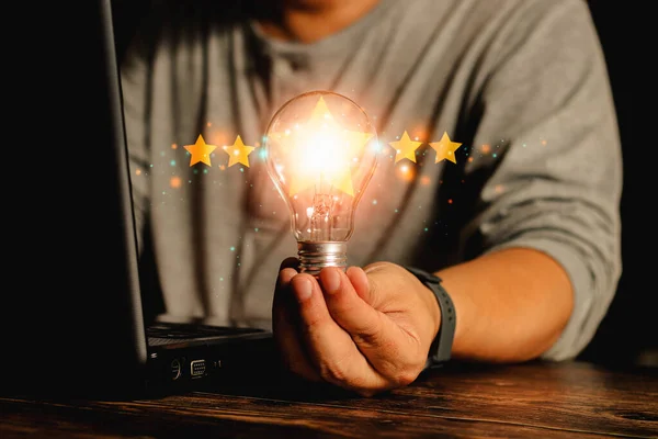 Customer Experience Concept Hand Holding Light Bulb Showing Five Star — Φωτογραφία Αρχείου