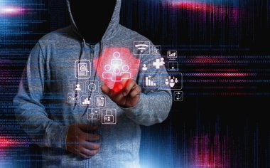 Bilgisayar korsanları siber uzaya girmek için dizüstü bilgisayardaki kodları ve verileri yazıp araştırıyorlar..