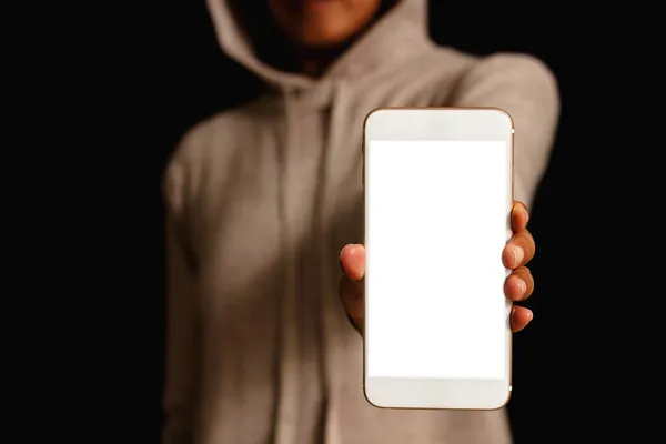 Donna Possesso Uno Smartphone Con Sfondo Bianco Dimostra Nuovo Concetto — Foto Stock