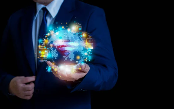 Günlük hayatta, kablosuz internet teknolojisi için kablosuz internet konsepti kablosuz internet ağ sinyali sunar. Kablosuz ağ ikonu, sosyal ağ konsepti, iş iletişimi.