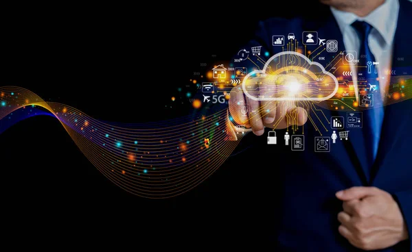 Wi-Fi kullanarak internet üzerinden yüksek hızlı kablosuz bağlantı kuruyor. Sınırsız iletişim dünyası kavramı..