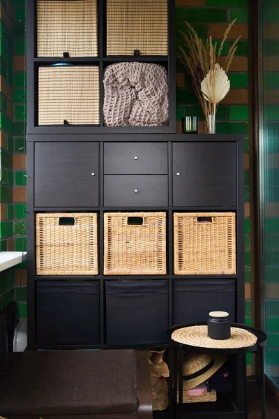 Wicker boxes for things on the shelves. Wardrobe for storage of things — Stock Photo, Image