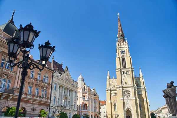 Novi-Sad, Serbia - 06.05.2021: Iglesia parroquial con el nombre de María —  Fotos de Stock
