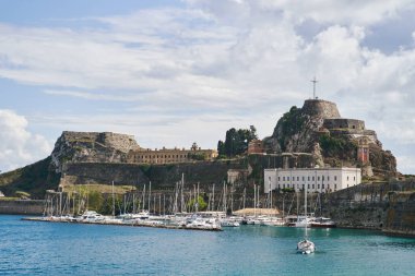 Korfu, Yunanistan - 10.07.2021: Eski Korfu kalesinin manzarası