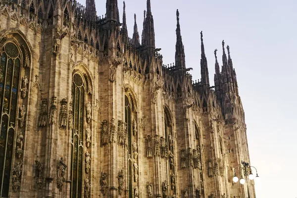 Mediolan Włochy Października 2021 Katedra Mediolanie Placu Piazza Duomo Wieczorem — Zdjęcie stockowe