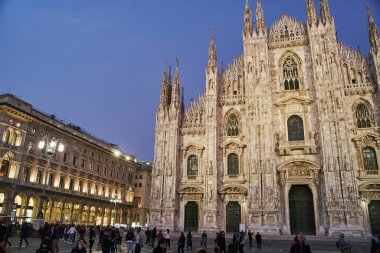 Milan, İtalya - 10 Ekim 2021: Milano Katedrali, Piazza Duomo, Milano. Duomo Katedrali.