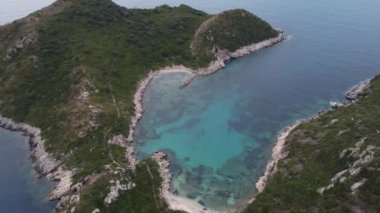 Yunanistan 'ın Korfu adasındaki Porto Timoni sahili ve korsan hangarının havadan görüntüsü