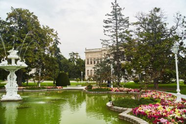 İstanbul 'daki Dolmabahce Sarayı' nın muhteşem mimarisinin manzarası. Yüksek kaliteli fotoğraf.