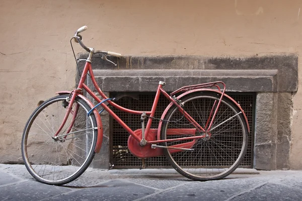 Old red bike — Stock Photo, Image