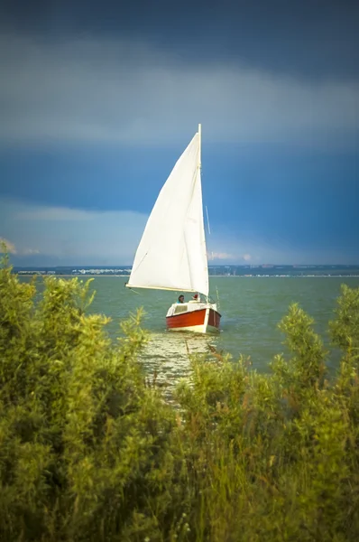 Witte jacht — Stockfoto