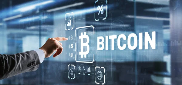 Berührt man mit der Hand den Bitcoin-Knopf? Modernes Business-Technologie-Konzept. Bitcoin, Ethereum — Stockfoto
