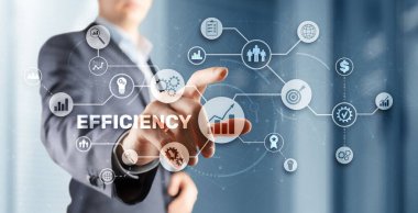 Verimlilik. İş adamı sanal ekrandaki yazıya basar.