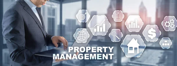 Geschäftsmann Arbeitet Einer Virtuellen Bildschirminschrift Property Management — Stockfoto