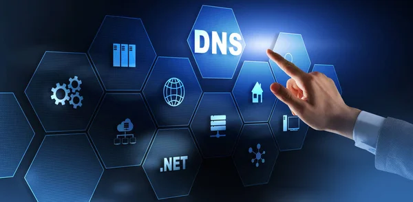 DNS概念商人触及虚拟屏幕 — 图库照片