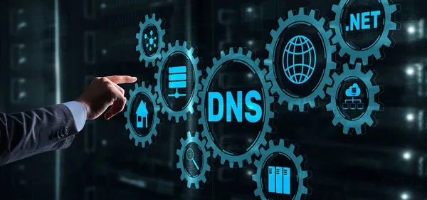 Conceito de DNS homem de negócios tocando na tela virtual — Fotografia de Stock