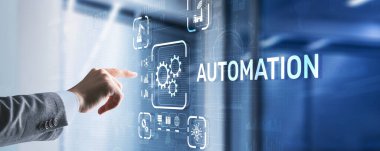 Adam 3 boyutlu sanal ekran otomasyonuna tıklıyor. İş ve üretim süreçlerinin optimizasyonu