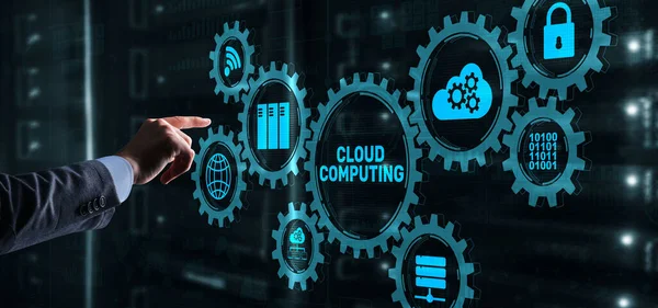 Molndatorkoncept. Affärsman trycker på den virtuella skärmen inskription Cloud computing — Stockfoto