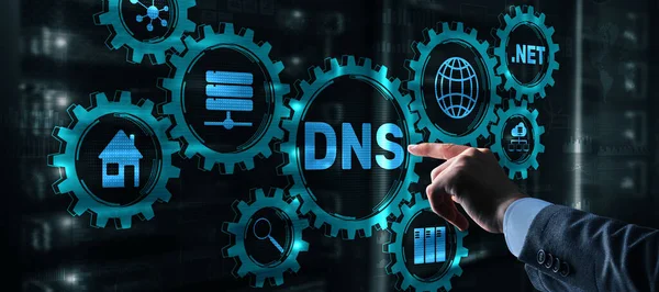 DNS 컨셉트 사업가 - 가상 화면에서 만지기 — 스톡 사진