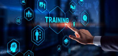 Eğitim konsepti. Dokunmatik ekran arayüzü yazısına basan iş adamı