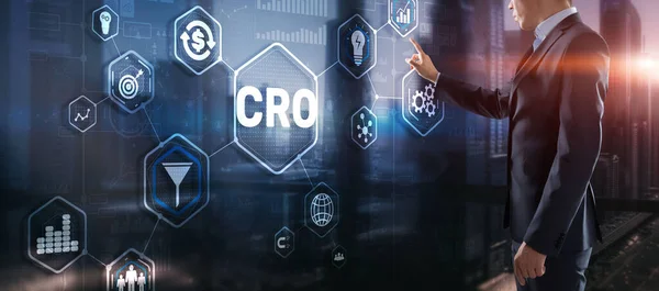 Átalakítási arány optimalizálása. CRO Technology Finance koncepció Üzletember nyomja meg a virtuális képernyőn — Stock Fotó
