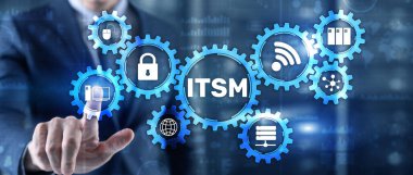 ITSM. İş adamı sanal ekran bilgi işlem yönetimine basıyor. Bilgi teknolojisi hizmeti yönetimi kavramı