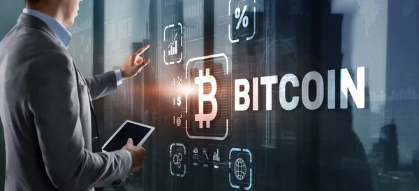 Hand aanraken Bitcoin knop. Modern business technologie concept. Bitcoin, Ethereum — Stockfoto