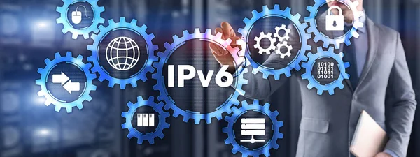 IPv6. Empresário pressionando a interface da tela sensível ao toque e selecione ícone Protocolo da Internet — Fotografia de Stock