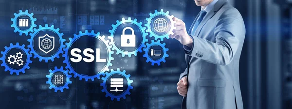 SSL Businessman mačkání virtuální obrazovky Secure Sockets Layer koncept. Kryptografické protokoly poskytují zabezpečenou komunikaci — Stock fotografie