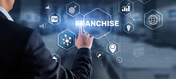 Businessman hand touching inscription Franchise marketing system — Stock Photo, Image