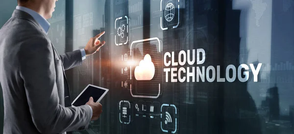 Cloud-Technologie. Netzwerk- und Internet-Service-Konzept — Stockfoto