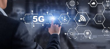 5G Ağ Kablosuz İnternet kavramı. 3D simgeye dokunan adam 5G