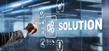 Çözüm. İş adamı dokunmatik ekran arayüzü yazım çözümlerine baskı yapıyor. İş konsepti. İnternet kavramı