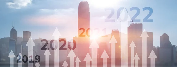 2022 έννοια. Διάγραμμα οικονομικής ανάπτυξης. Corpotare έννοια του νέου έτους. Μεικτά μέσα — Φωτογραφία Αρχείου