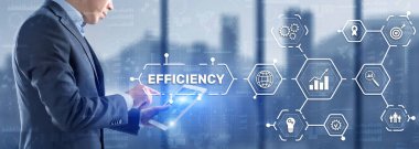 Verimlilik. İş adamı sanal ekrandaki yazıya basar.