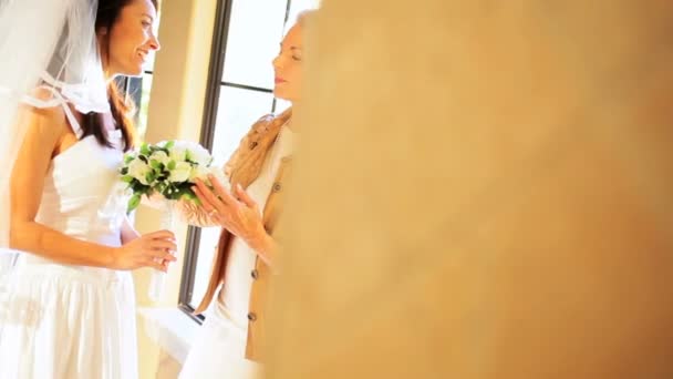 Mother Arranging Bridal Veil for Daughter — Stock Video