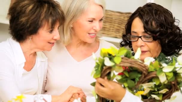 Aposentadoria Feminino Amigos Craft Group — Vídeo de Stock