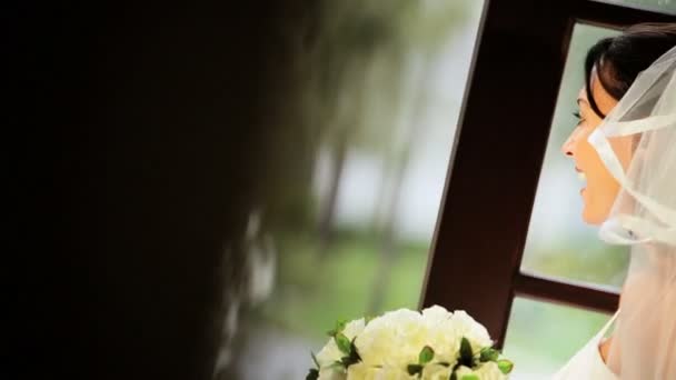 肖像白种人新娘白色婚纱礼服 — 图库视频影像