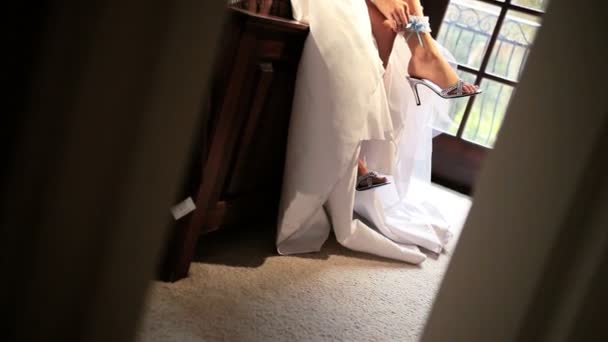 Leg Caucasian Bride Wearing Wedding Garter — Stock Video