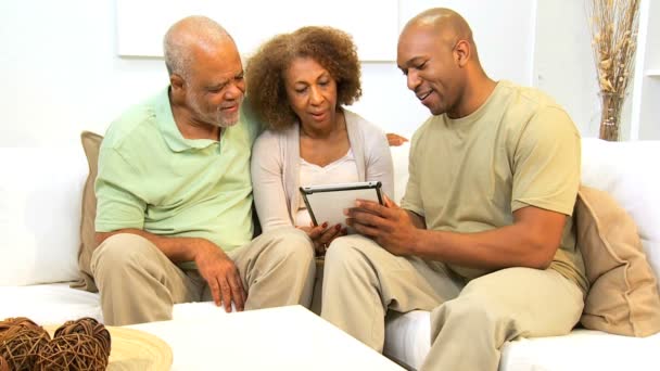 African American Family Wireless Tablet Technology — Stock Video