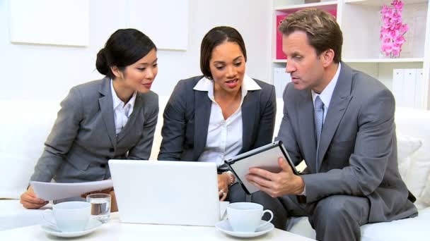 Hombre Caucasian Business Executive Reunión informal — Vídeos de Stock